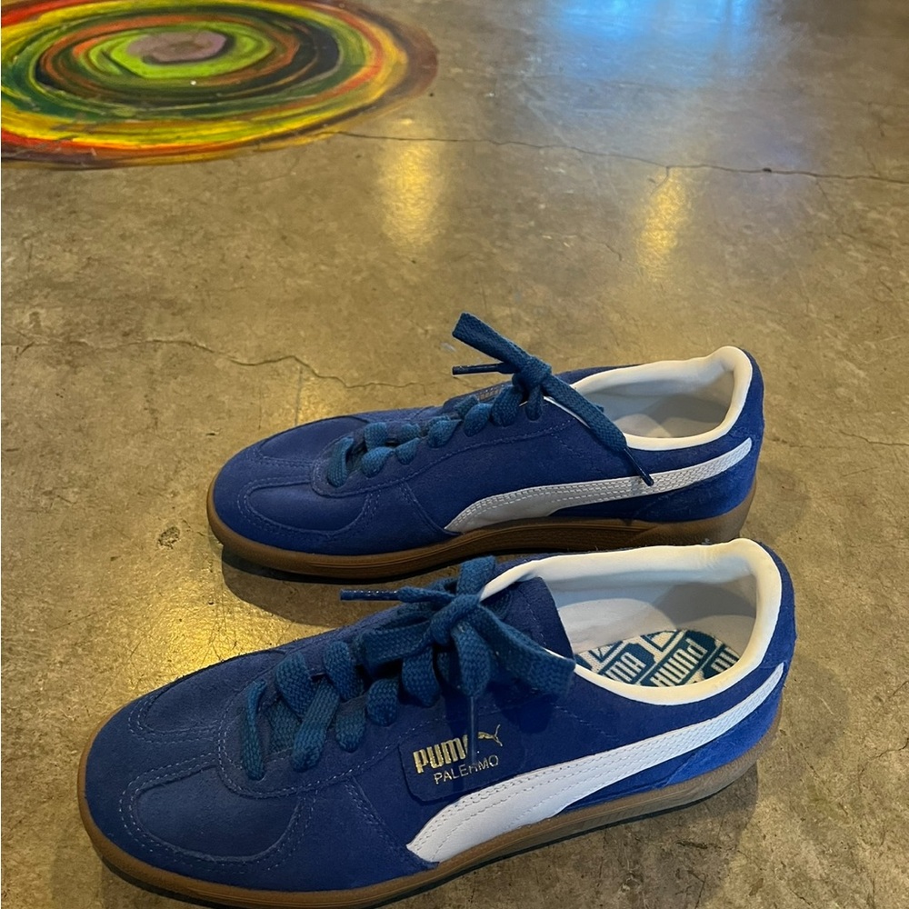 Women’s 8 1/2 sized blue puma Palermo’s